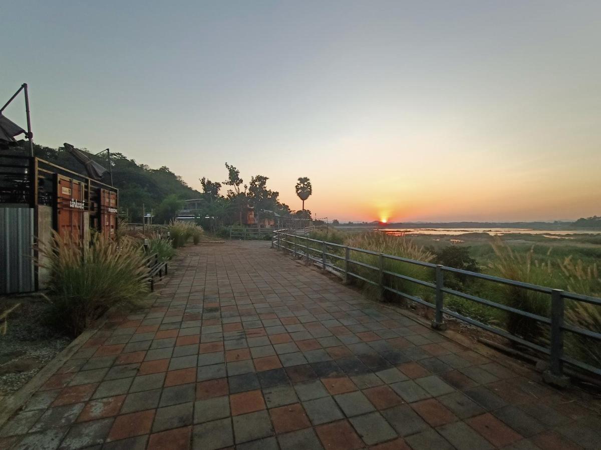 Inbox Living Rimkhong Hotel Chiang Khan Bagian luar foto