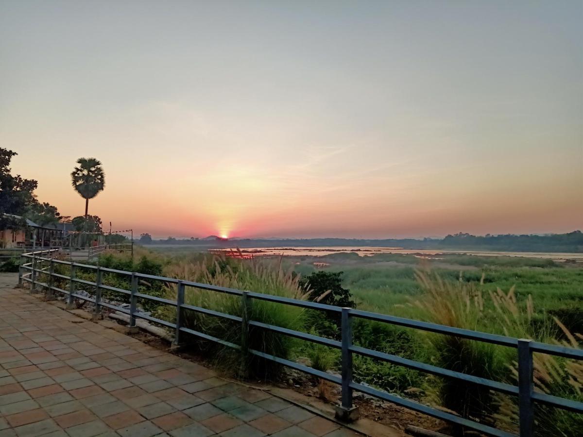 Inbox Living Rimkhong Hotel Chiang Khan Bagian luar foto