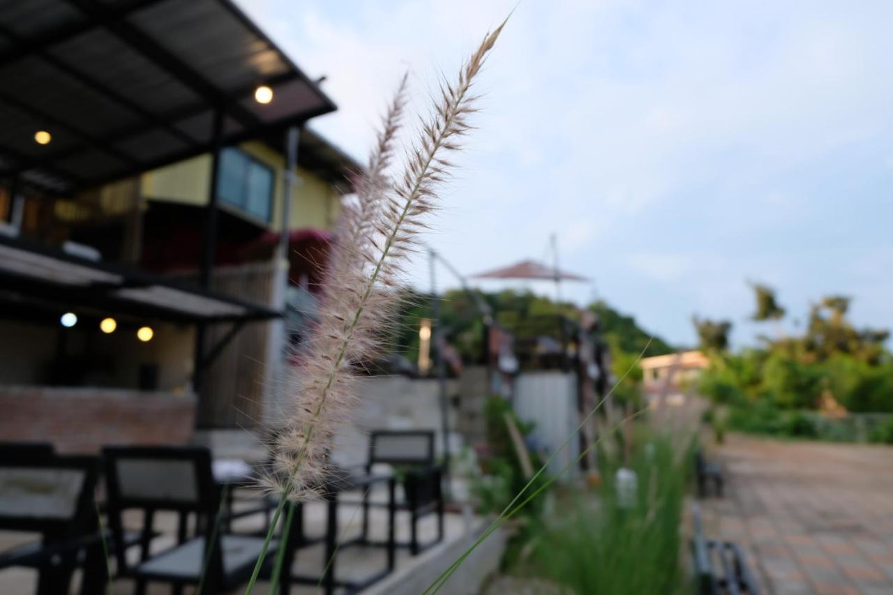 Inbox Living Rimkhong Hotel Chiang Khan Bagian luar foto