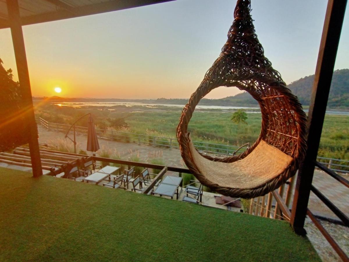 Inbox Living Rimkhong Hotel Chiang Khan Bagian luar foto